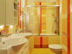 Оранжевая ванная комната для детей