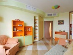 детская комната с разноцветной мебелью